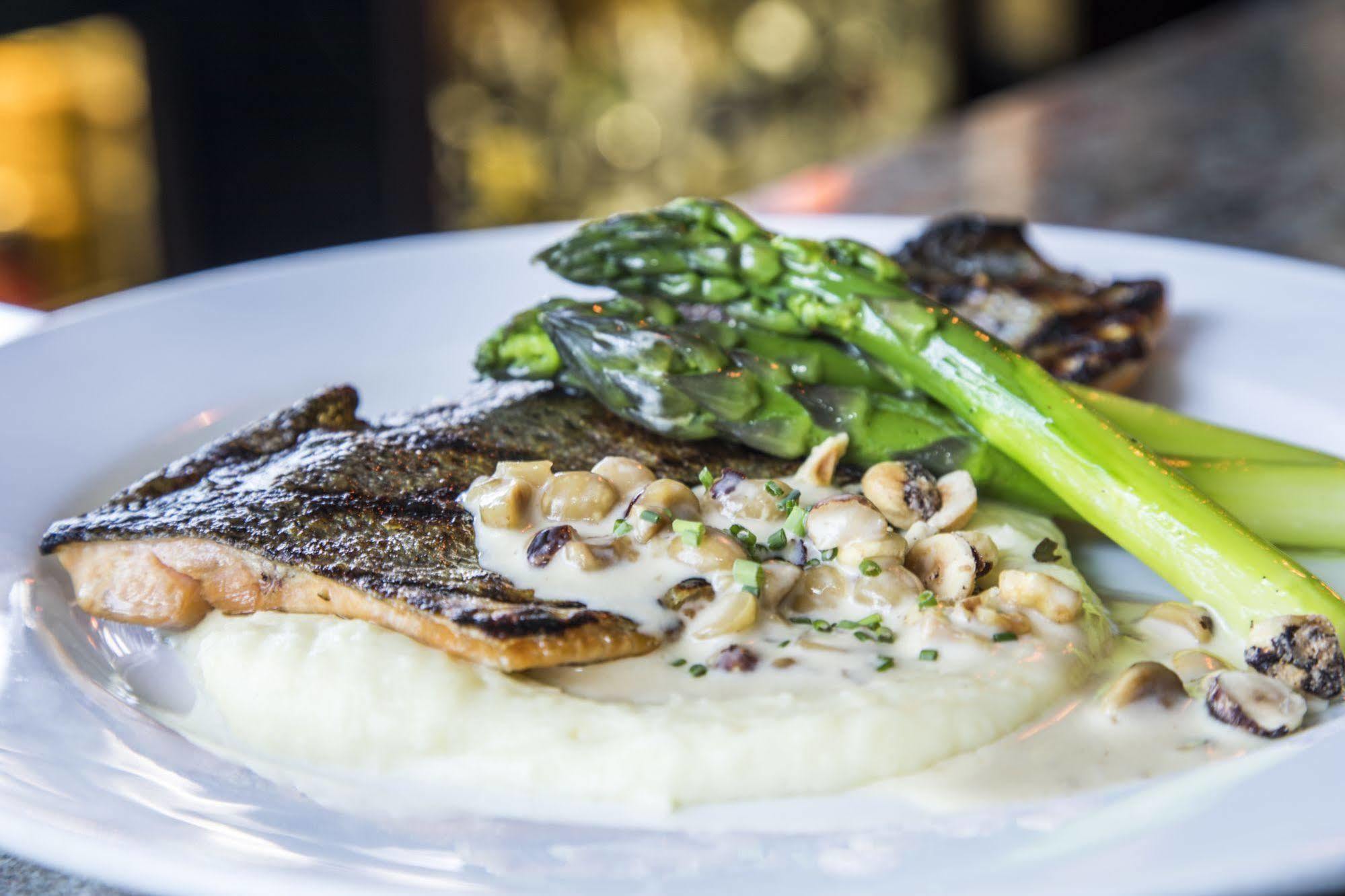 Stonebridge Inn, A Destination By Hyatt Residence Snowmass Village Bagian luar foto